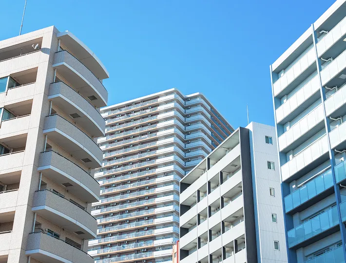 複数の中高層マンション（不動産物件）の建物風景
