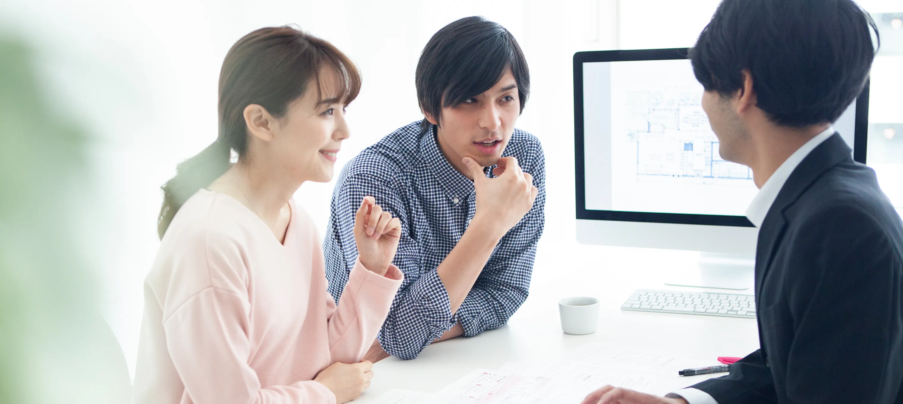 賃貸物件の打ち合わせ風景