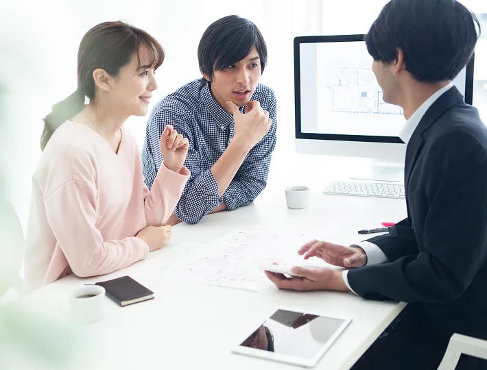 賃貸物件の打ち合わせ風景